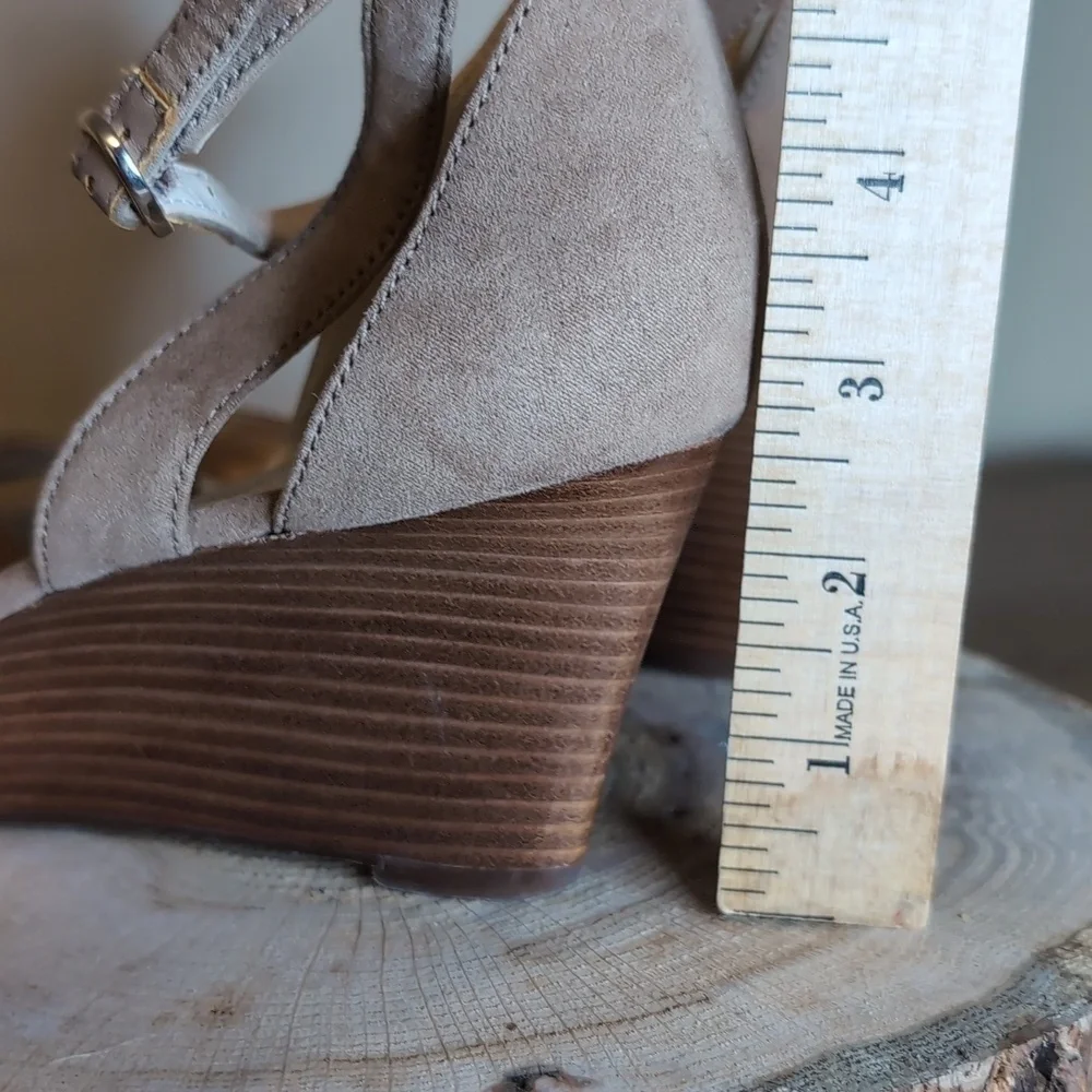 NINE WEST Tan Suede wedge heel Sz 9M